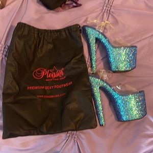 Never Worn Pleasers Platform Heels w/straps in glittery blue color, Size 6/comfy